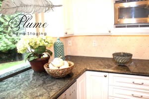 seasonal accents, pumpkins and green hydrangea